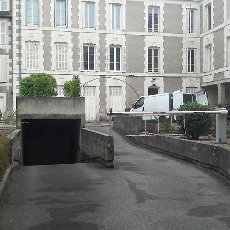 Apartamento Préférence - Hypercentre avec parking privé gratuit et lit Queen size Poitiers Exterior foto