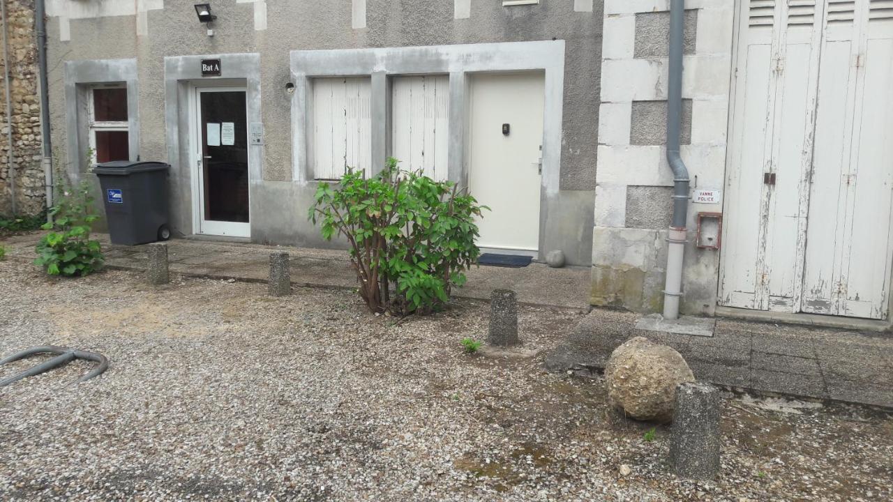 Apartamento Préférence - Hypercentre avec parking privé gratuit et lit Queen size Poitiers Exterior foto